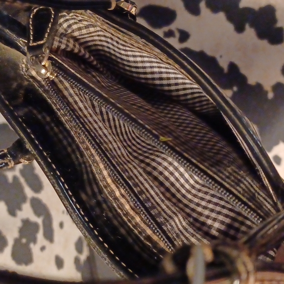 LIZ CLABOURNE purse mini bag black patent leather (approx. 6" x 6") - Picture 3 of 4